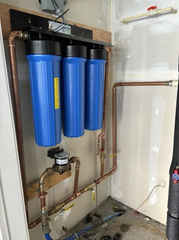 Water filtration system with copper piping